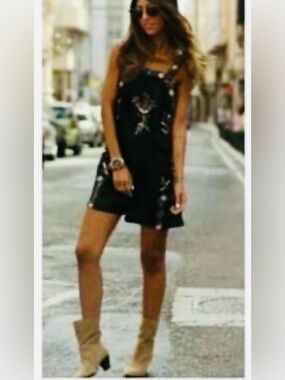 NWOT Zara Black Embroidered Floral Straps Romper Size M